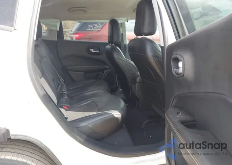 2019 Jeep Compass Latitude Fwd из США, поврежденный, VIN 3C4NJCBB1KT646706